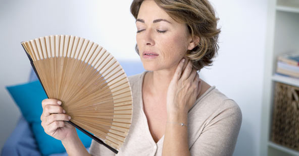 Độ tuổi bước sang gia đoạn tiền mãn kinh thông thường từ 45-55 tuổi